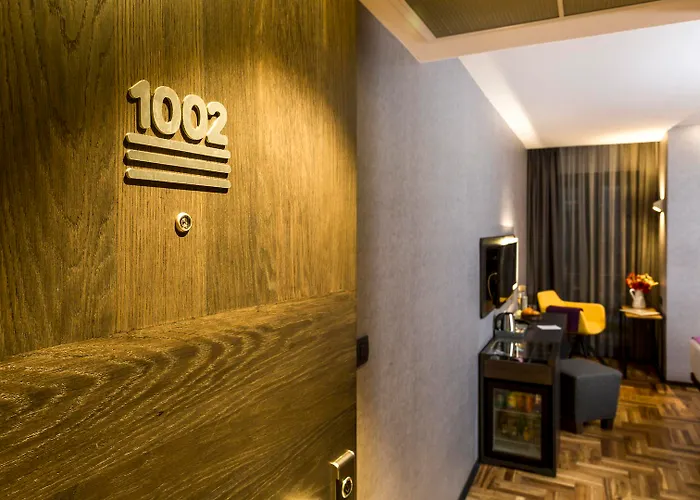 Отель Lampa Design Hotel-special Category 3*
