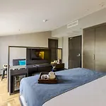 Lampa Design Hotel-special Category מלון 3*