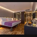 Lampa Design Hotel-special Category מלון 3*