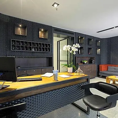 מלון Lampa Design Hotel-special Category 3*